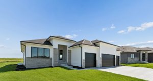 1-web-or-mls-9994 - 5701 N 195th St_001