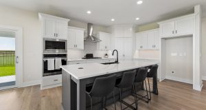 10-web-or-mls-9994 - 5701 N 195th St_010