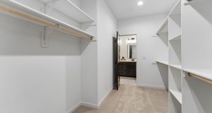 16-web-or-mls-9994 - 5701 N 195th St_016