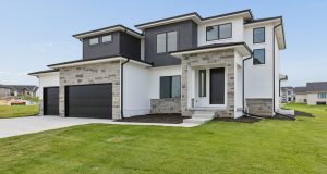 2-web-or-mls-5719 N 199th St_002