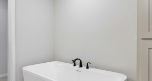 25-web-or-mls-21901 Buchanan Pkwy_025