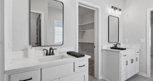 26-web-or-mls-5610 N 198th St_026