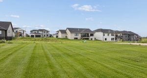 36-web-or-mls-5719 N 199th St_036