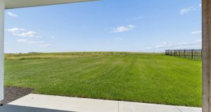 44-web-or-mls-9994 - 5701 N 195th St_044