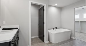 52-web-or-mls-5719 N 199th St - 014